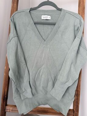 V neck sweater